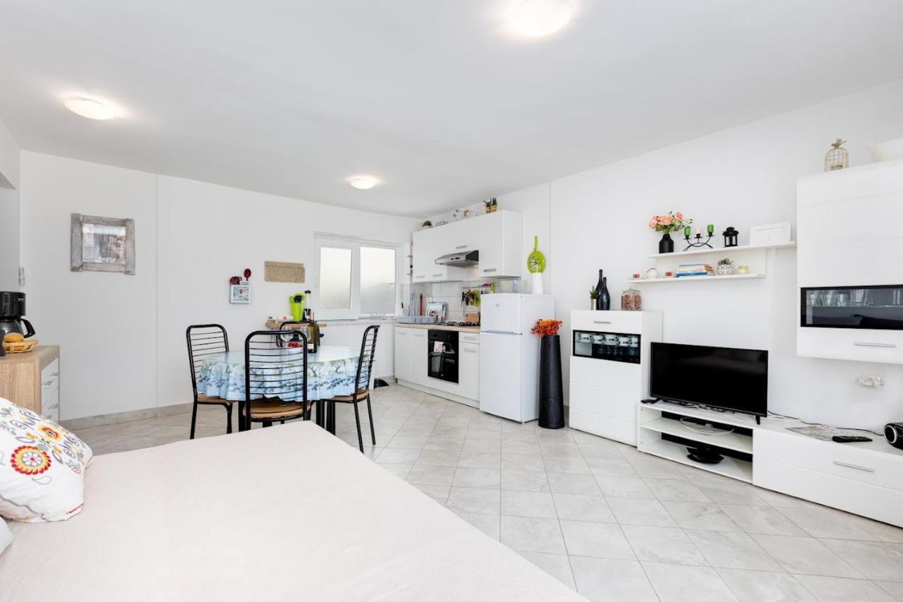 Apartment Oleander Малинська Екстер'єр фото